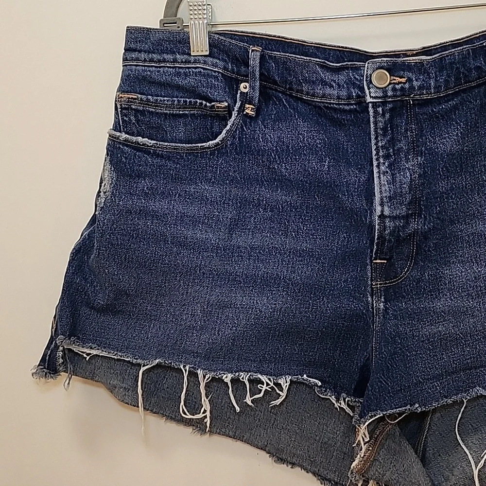 Good American '90s Cutoff Distressed Denim Shorts Blue Size 16